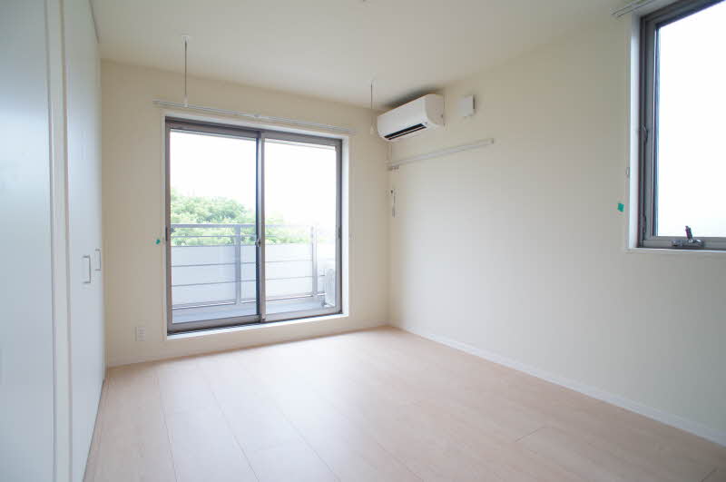 ヴォーヌング平町1 302号-5