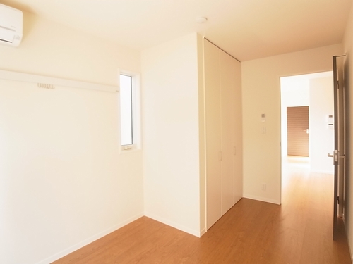 Laurier East 101号-8