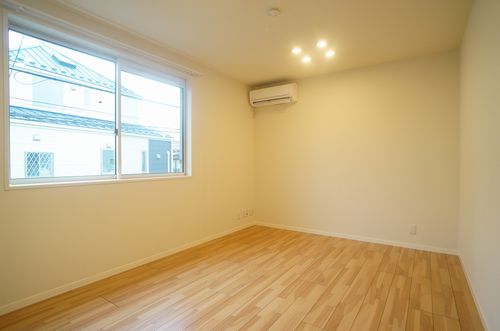 シャーメゾン成田東参番館 202号-3