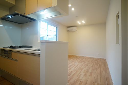 シャーメゾン成田東参番館 202号-4