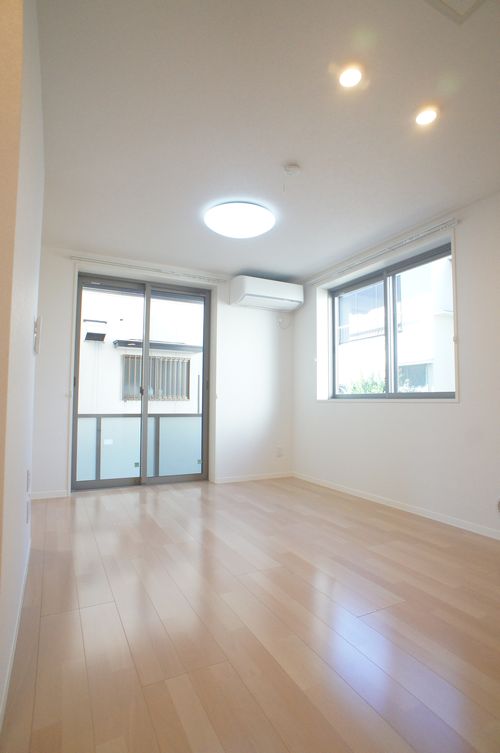 アクシアス西落合 102号-2