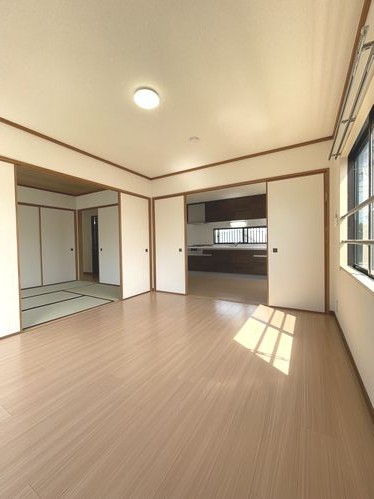 新栄産業有限会社 前野町住宅 301号-9