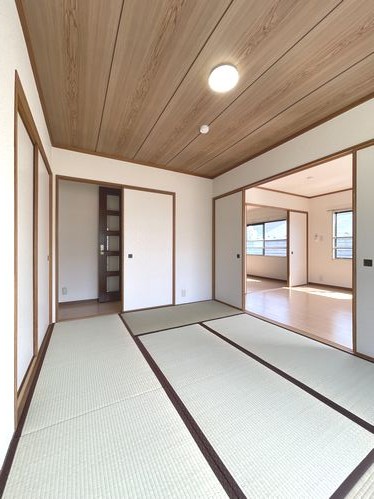 新栄産業有限会社 前野町住宅 301号-11