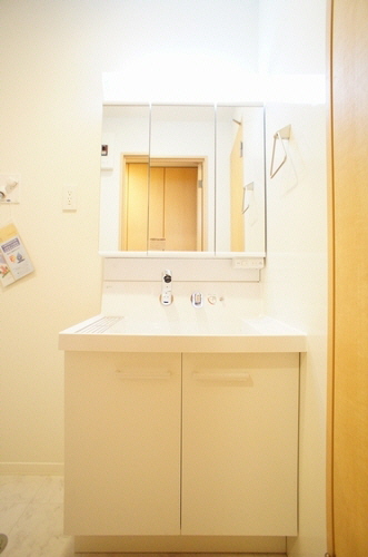 シャーメゾン氷川台 202号-7