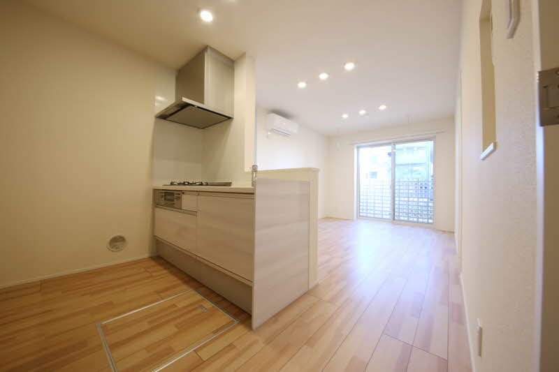 Wing Court 赤塚新町 103号-2