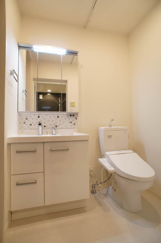 ヴィラ・コート 303号-8