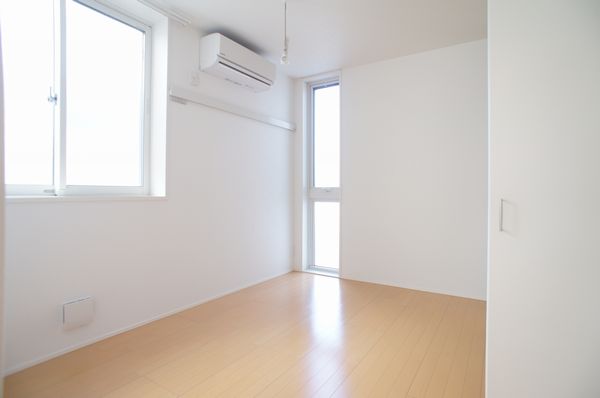 市谷台町レジデンス 301号-5