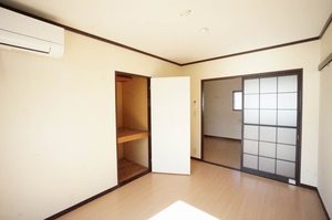 ルミエール・イースト 202号-2