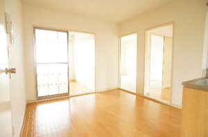 ファミール綾瀬 201号-2