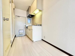 ドミトリ－久地 101号-7