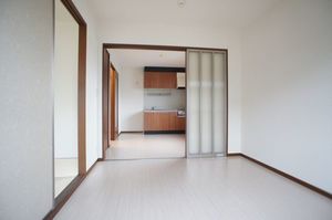 バリュージュ城山四番館 202号-3