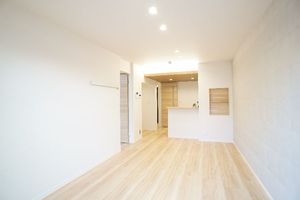 ラ・ルーム妻田西 102号-2
