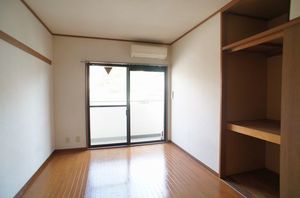 ヤマサコーポ 302号-3
