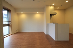 Ｂｌｏｓｓｏｍ　Ｃｏｕｒｔ 305号-3