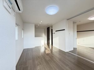 ホワイトビレッジ 301号-2