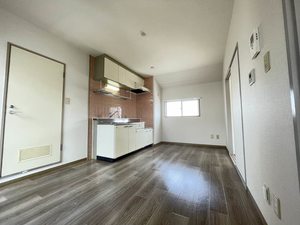 クレアメゾン片倉 306号-3