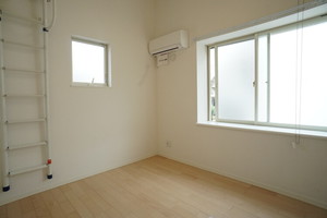 アザーレ栗谷 104号-2