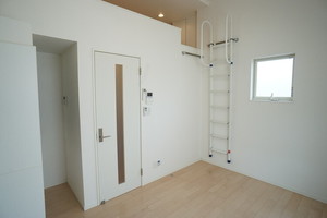 アザーレ栗谷 104号-4