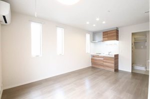 マ・モール弘明寺Ⅵ 201号-1