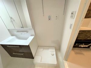 ヒルズ横濱高島台 201号-11