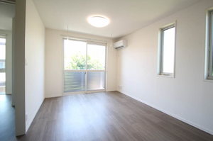 ドゥ　ラ　レーヌ　Ｅ 201号-3