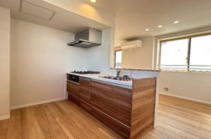 デューウッドＣ 302号-8