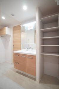 ヒューゲルハイム 202号-9