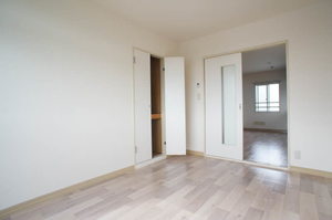 ビューメゾン栗平 201号-3