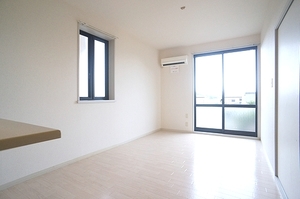 メゾンルミエールⅢ 101号-4