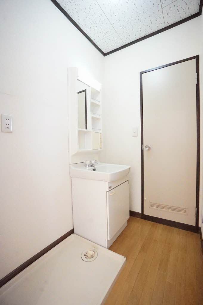 ルミエール・イースト 202号-5