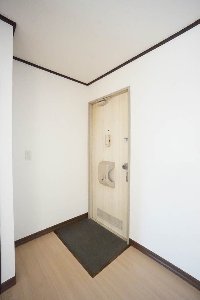 ルミエール・イースト 202号-8