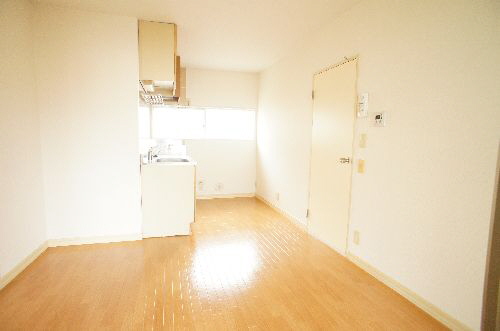 ファミール綾瀬 201号-3