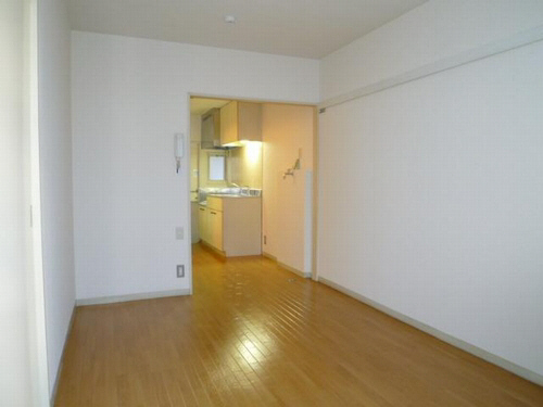 ドミトリ－久地 102号-3