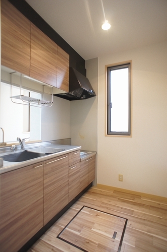 ヒルズ・アイ 101号-8