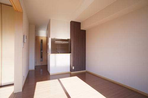 ドミールエビナ参番館 102号-2