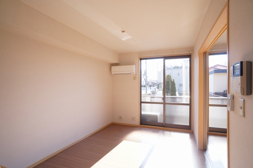 ドミールエビナ参番館 102号-3