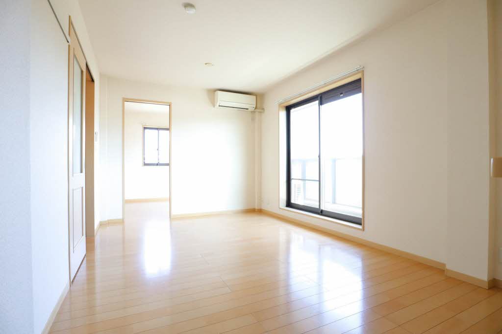 ソレイユ湘南 E 301号-2