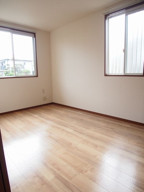 レフィナード鵠沼 Ⅴ 102号-4