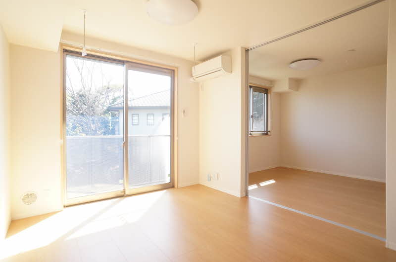 シャーメゾン彩 201号-2