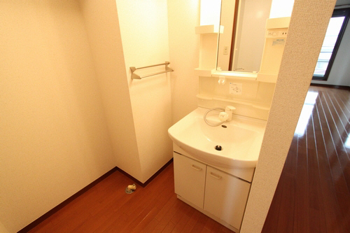 コンフタブル 302号-7