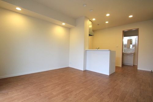 Ｂｌｏｓｓｏｍ　Ｃｏｕｒｔ 305号-2