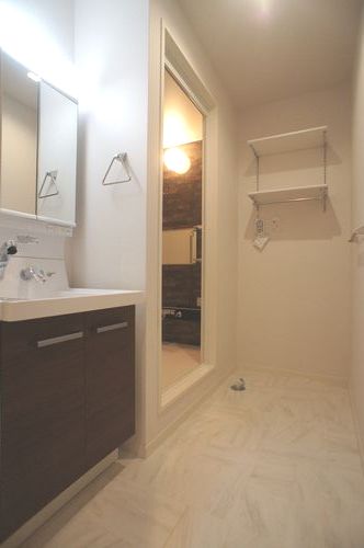 ＥＭＹ・コスモ 203号-8