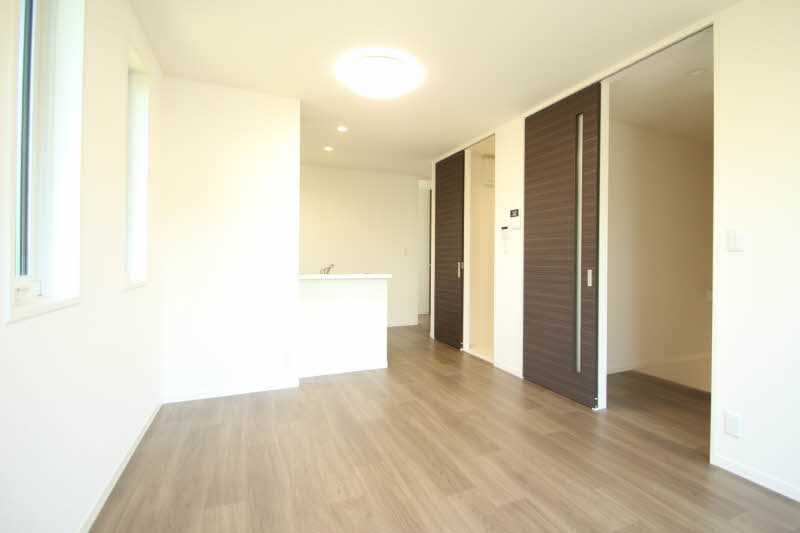 ドゥ　ラ　レーヌ　Ｅ 201号-2