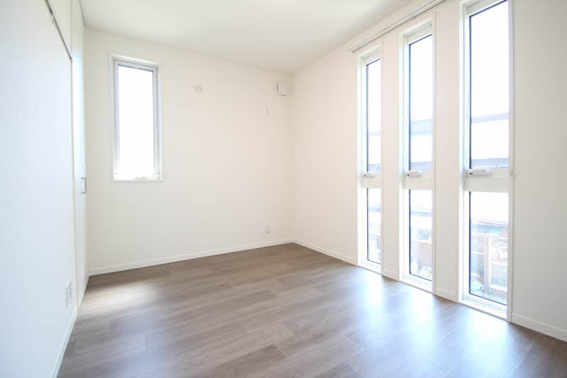 ドゥ　ラ　レーヌ　Ｅ 201号-5