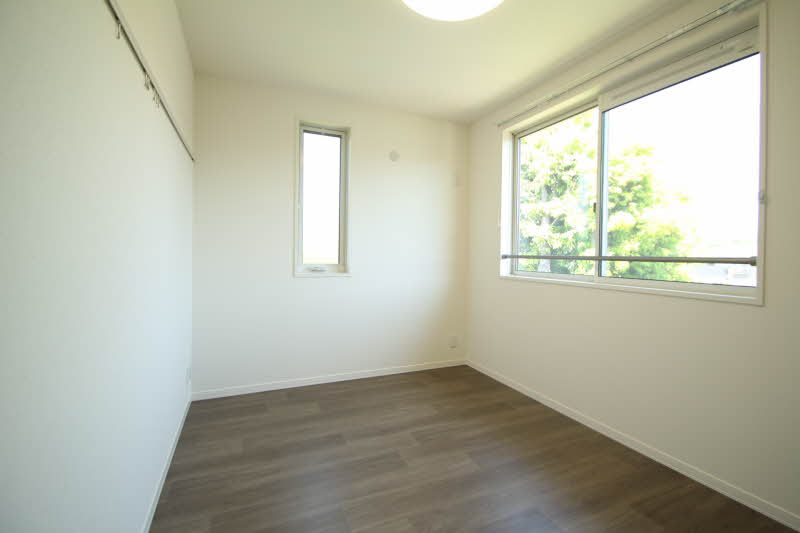 ドゥ　ラ　レーヌ　Ｅ 201号-7