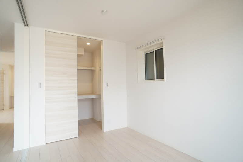 ルナージュ参番館 302号-3