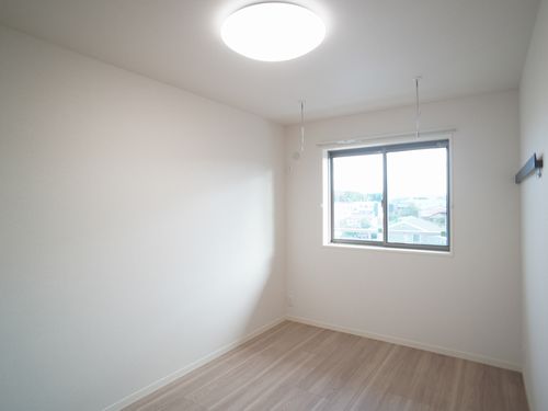 シャーメゾン寺尾台B 302号-5