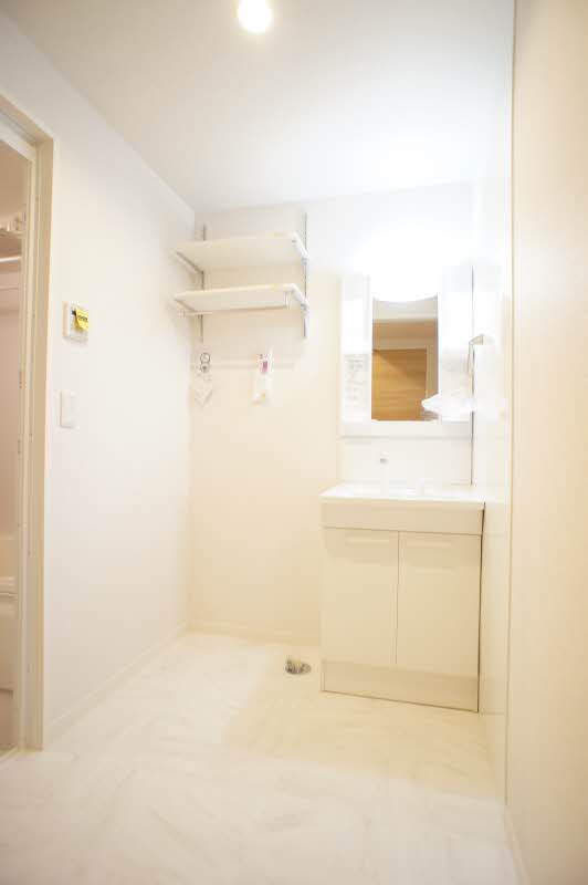 メゾン・ド・アベニール 302号-8