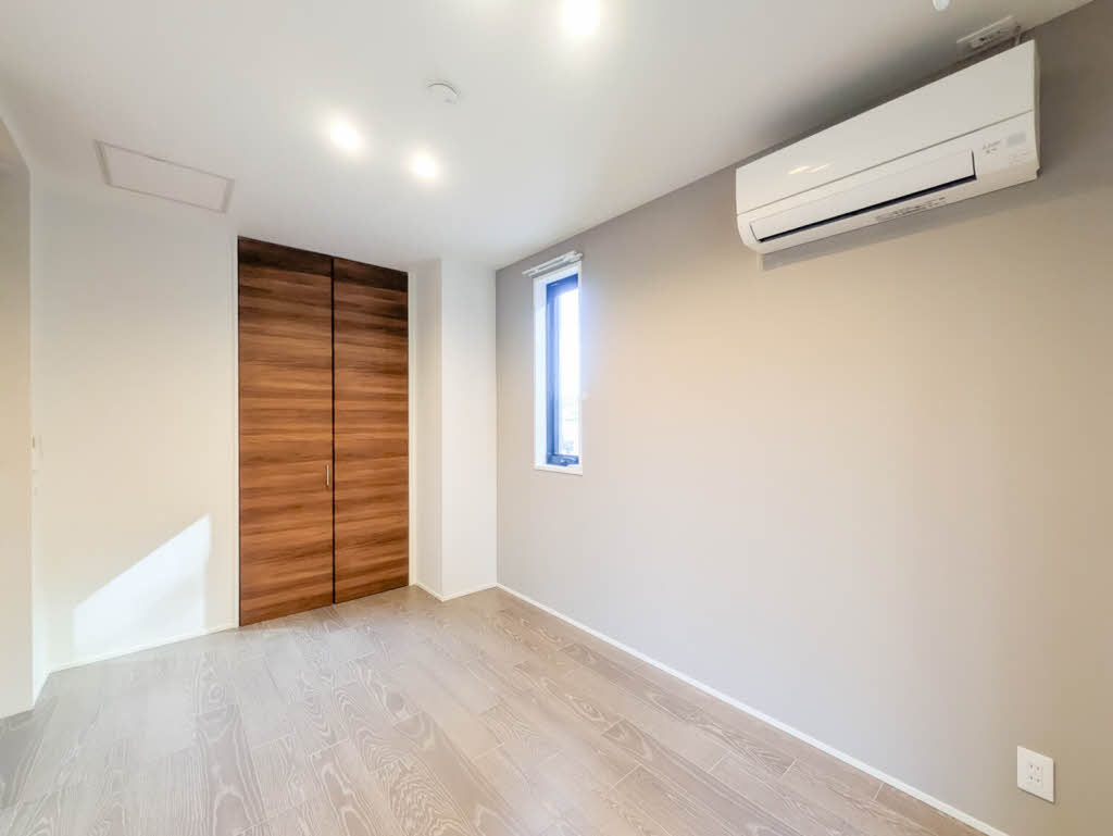 イノヴェーゼ 102号-4