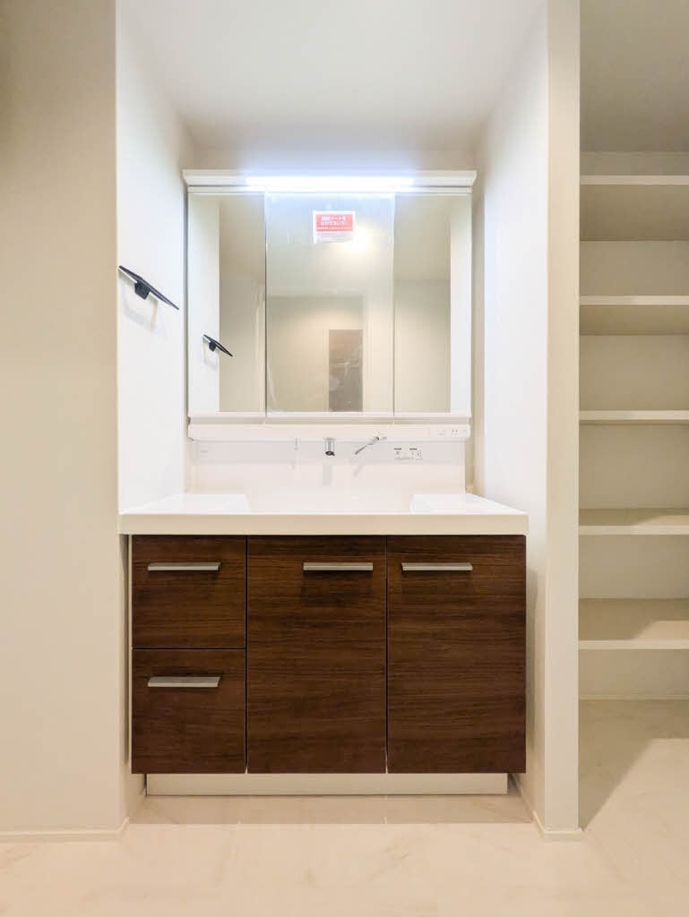 イノヴェーゼ 102号-9